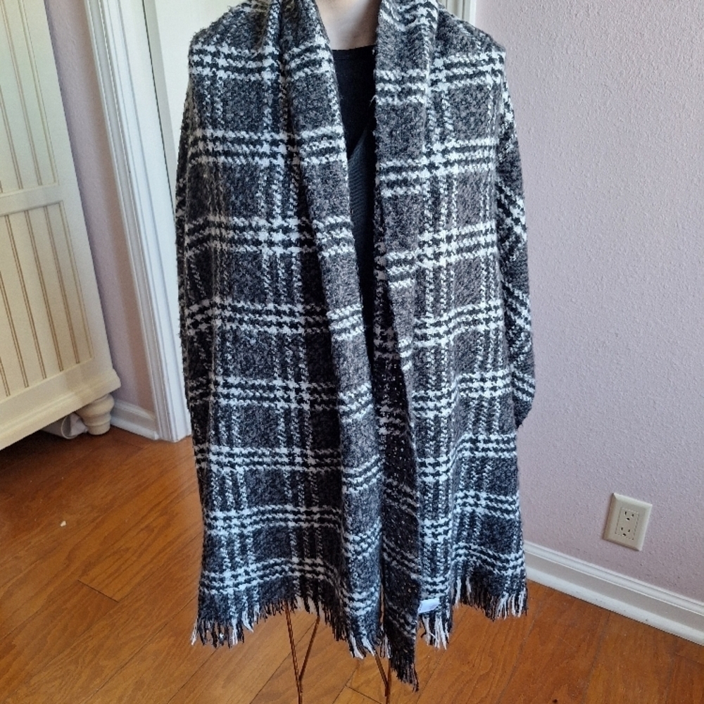 MICHAEL Michael Kors Black and White Plaid Scarf - Picture 4 of 14